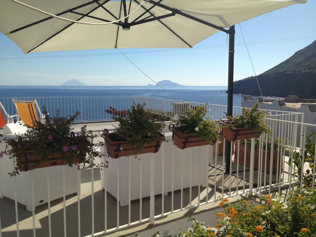 'A Alera Room & Breakfast Malfa  Exterior foto