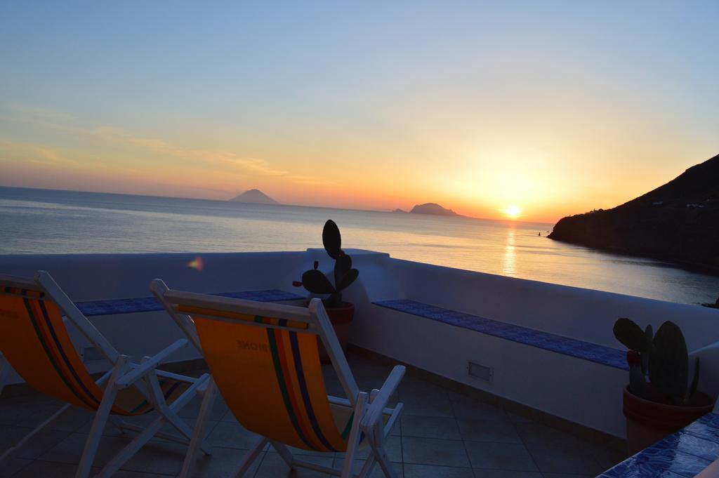 'A Alera Room & Breakfast Malfa  Exterior foto