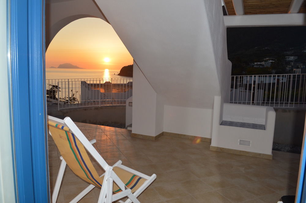 'A Alera Room & Breakfast Malfa  Exterior foto